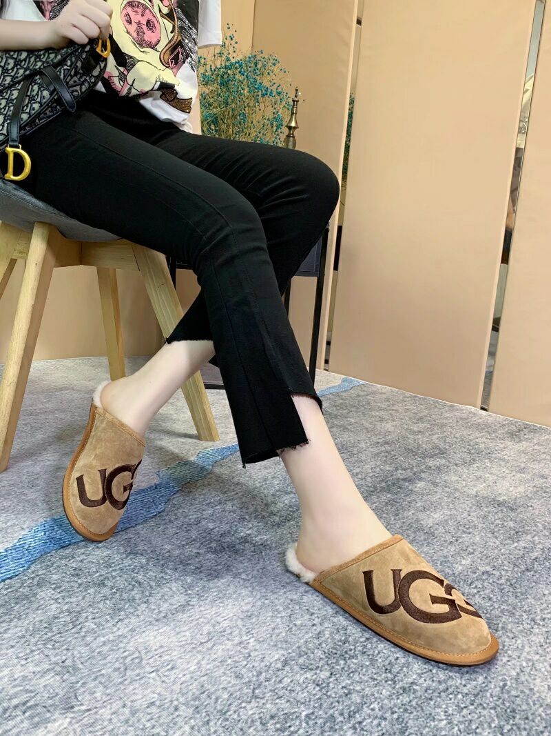 Chestnut G-Logo Indoor Slippers — New Arrival | In Stock