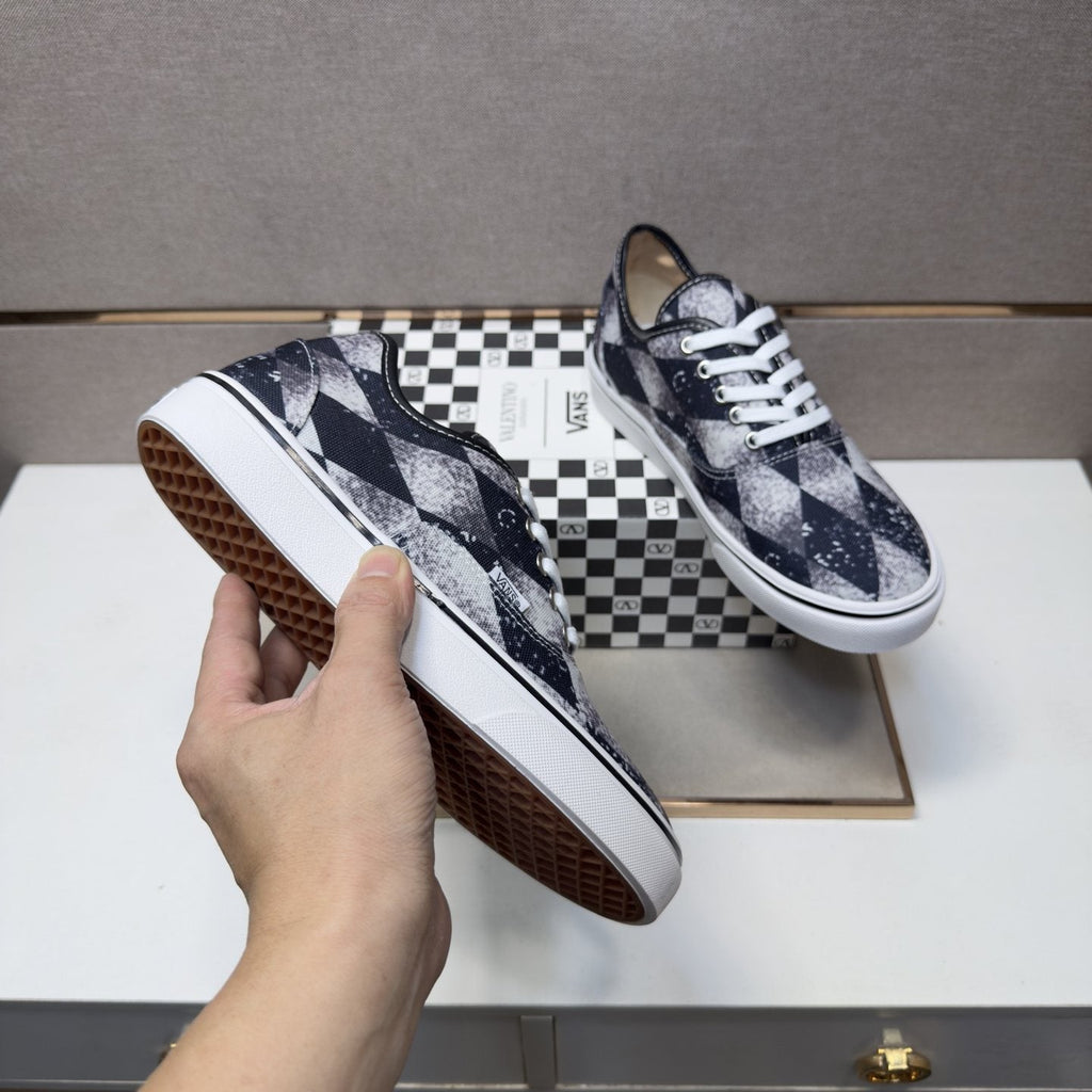 Vans Men's Geometric Patchwork Low-Top Sneakers - Black, Navy, White & Grey