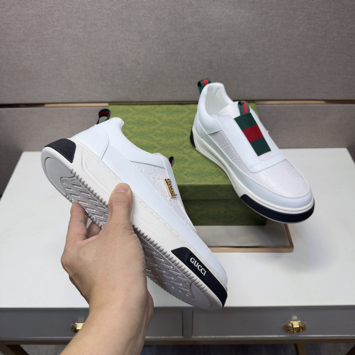 Gucci Green and Red Stripe Low-Top Sneakers
