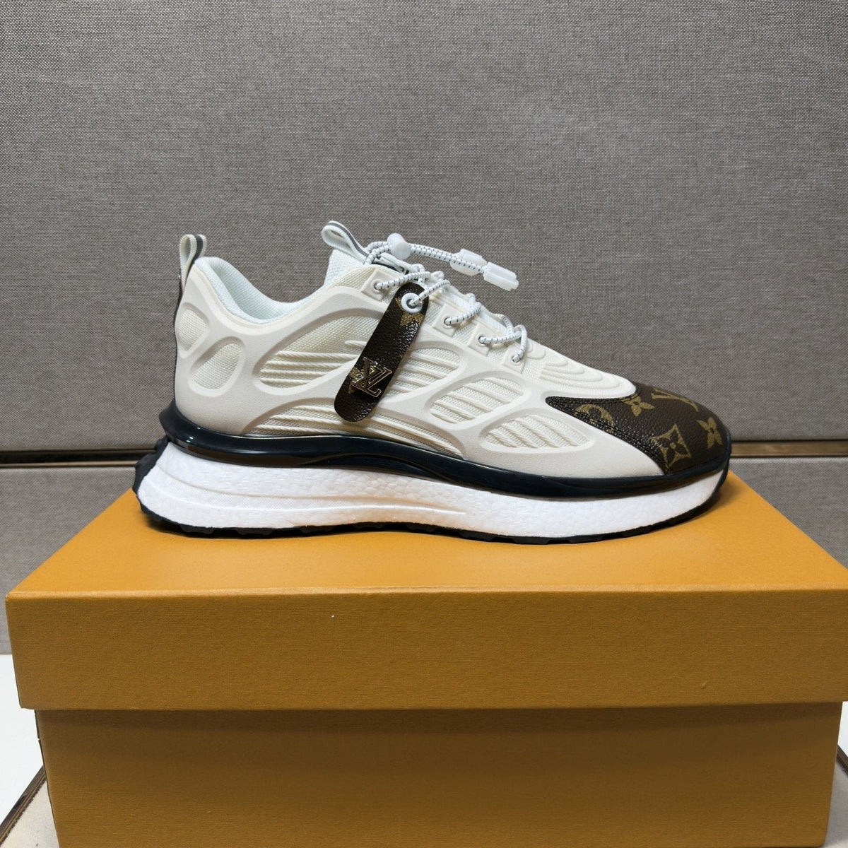 Louis Vuitton Men's Patterned Low-Top Sneakers - Mesh Lining